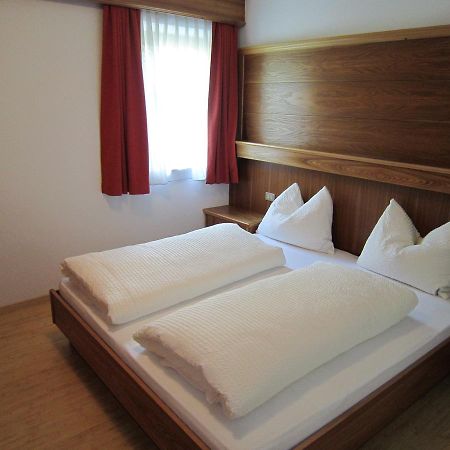 מאלס ונוסטה Aparthotel Garni Haus Hubertus מראה חיצוני תמונה