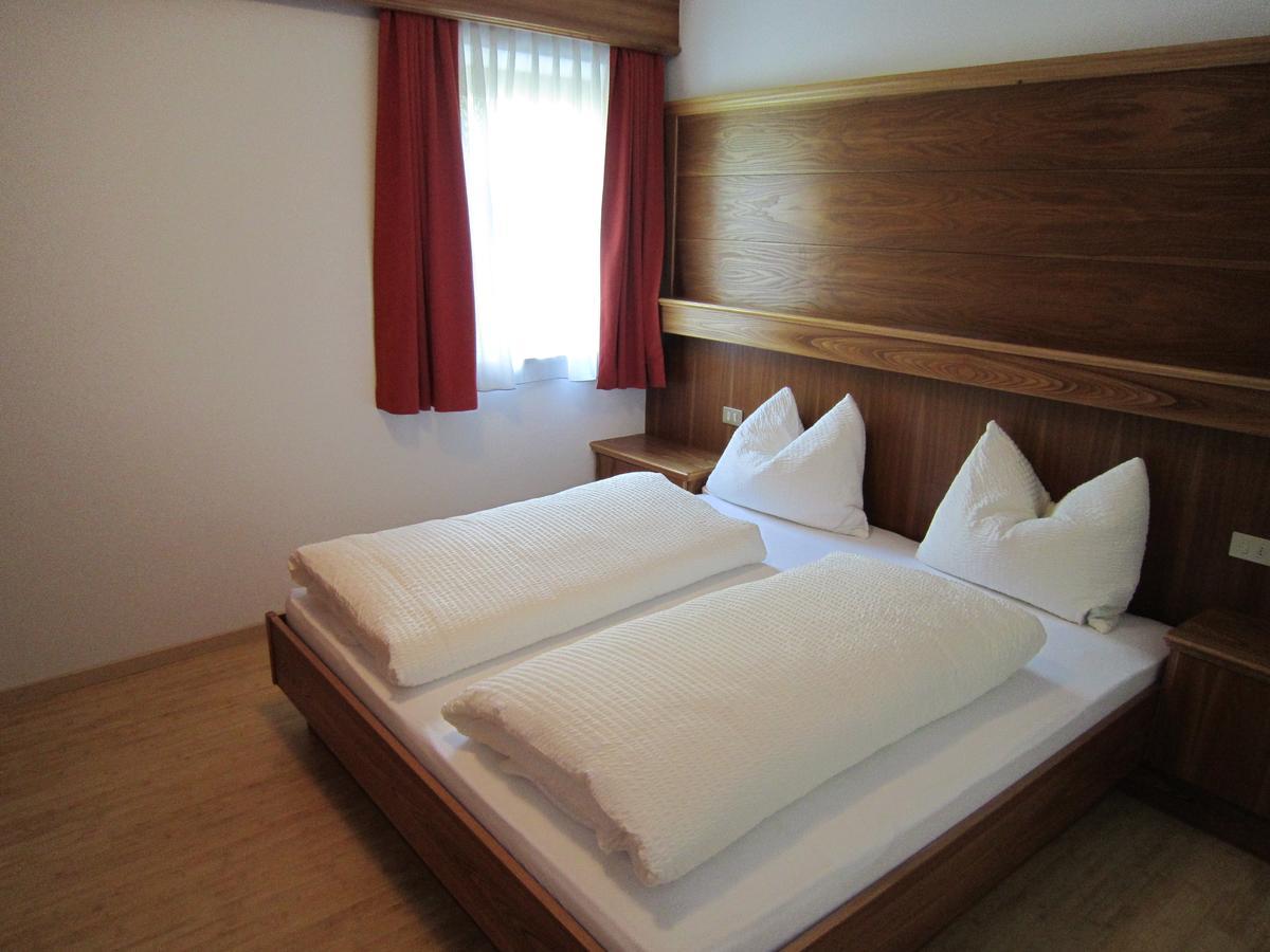מאלס ונוסטה Aparthotel Garni Haus Hubertus מראה חיצוני תמונה