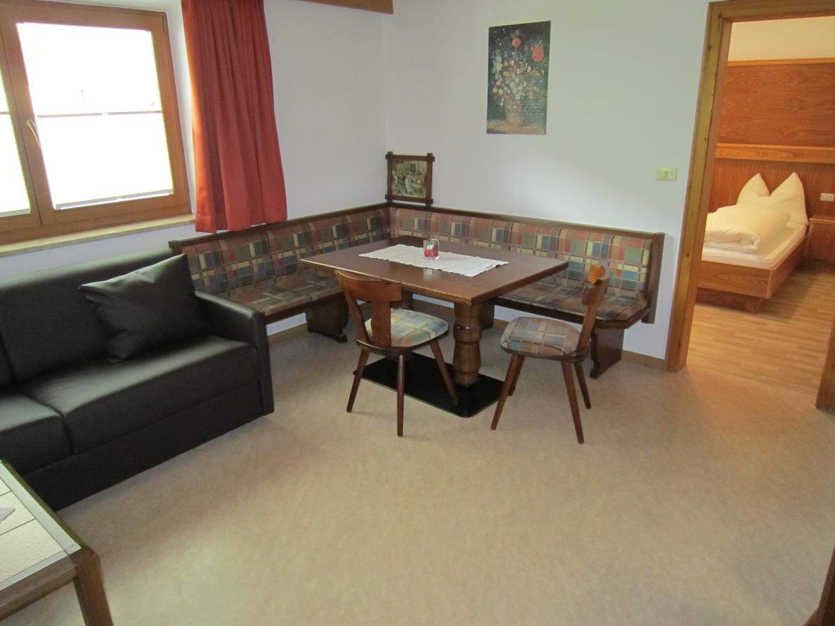 מאלס ונוסטה Aparthotel Garni Haus Hubertus מראה חיצוני תמונה