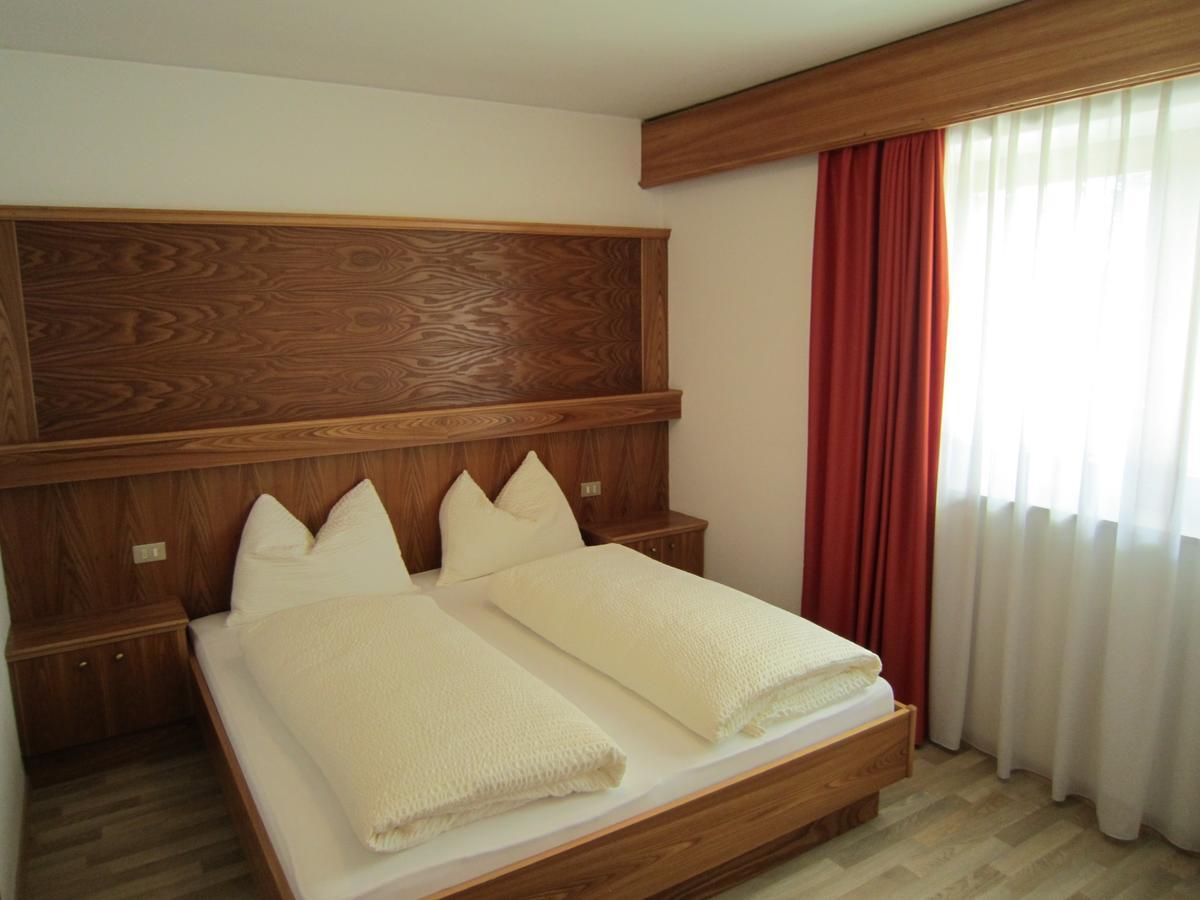 מאלס ונוסטה Aparthotel Garni Haus Hubertus מראה חיצוני תמונה