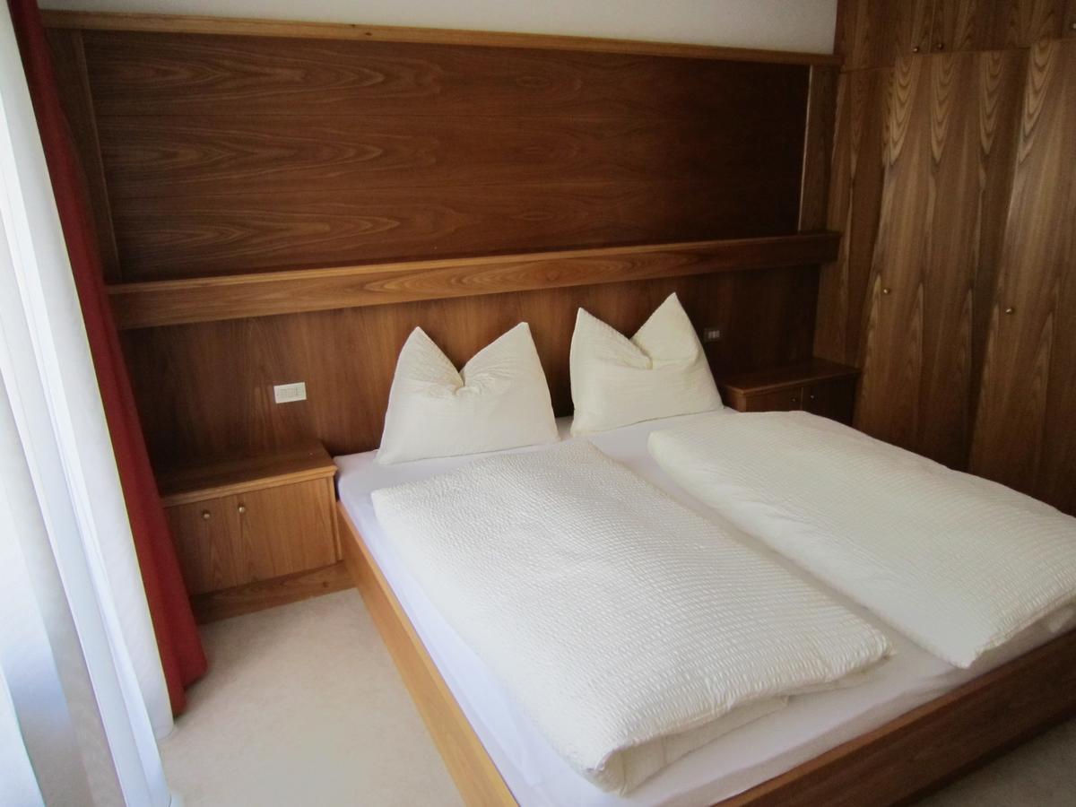 מאלס ונוסטה Aparthotel Garni Haus Hubertus מראה חיצוני תמונה